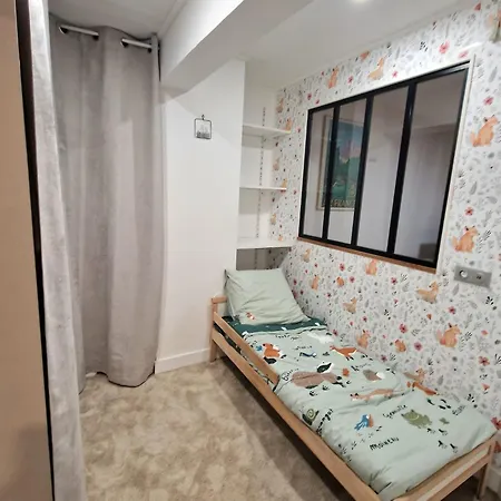 Steps From Montmartre Charming & Spacious 2-3 * Parigi